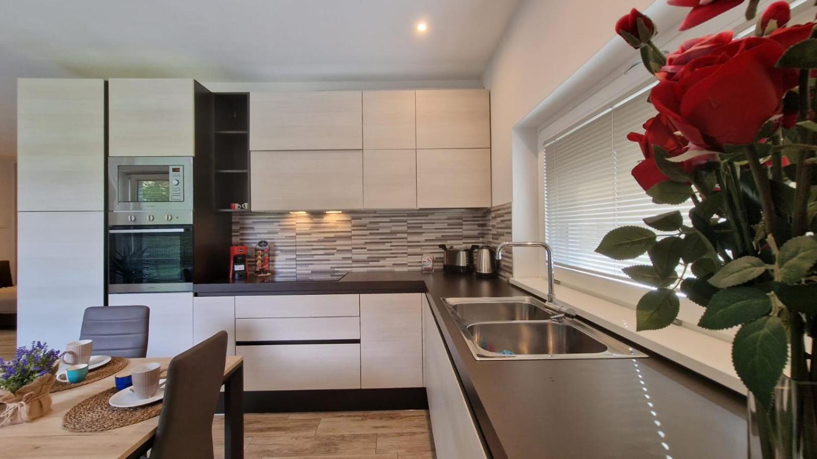 Casa Lina Tirano Apartment Bagian luar foto